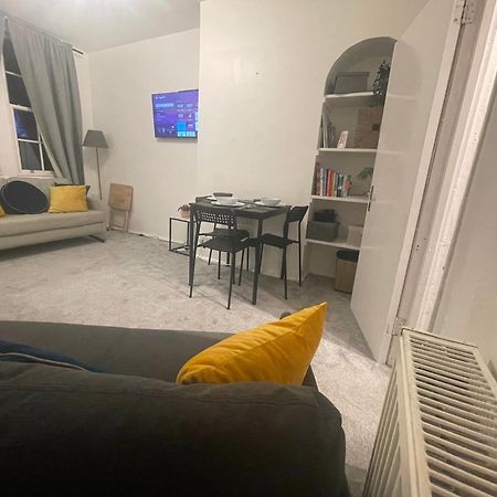 Tooting Lodge London - Cosy 2 Bedroom House With Garden, 5 Mins Walk To Tube Station Exteriér fotografie